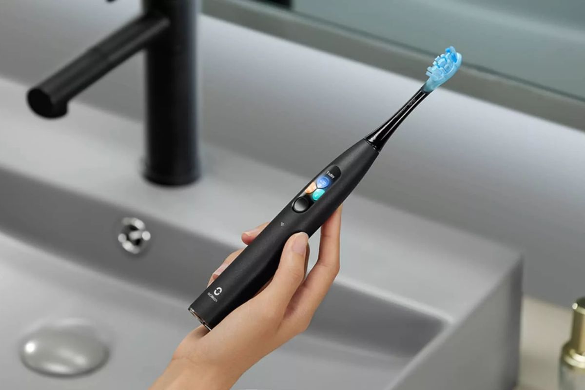 Smart Toothbrushes with AI Smart Toothbrushes with AI