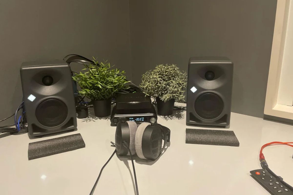 Headphones vs. Smart Speakers? How to Choose